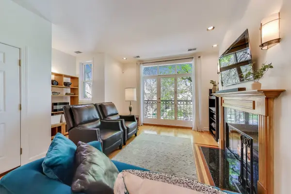 1349 W Chase AVE #2E, Chicago, IL 60626