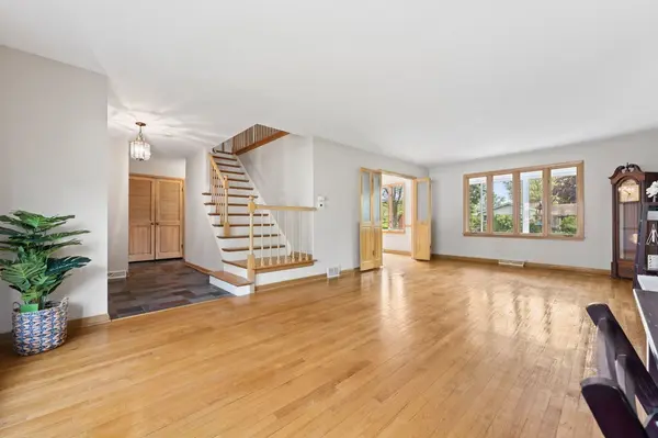 1615 E Linden LN, Mount Prospect, IL 60056