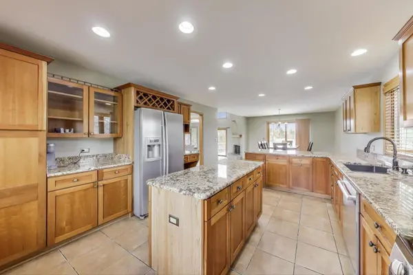 23883 W Sarah CT, Antioch, IL 60002
