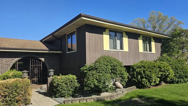 3301 Venard RD, Downers Grove, IL 60515