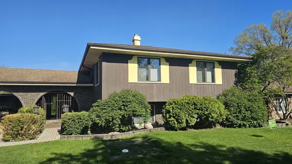 3301 Venard RD, Downers Grove, IL 60515