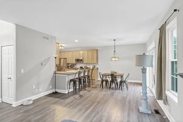 2451 Stonegate RD #2451, Algonquin, IL 60102