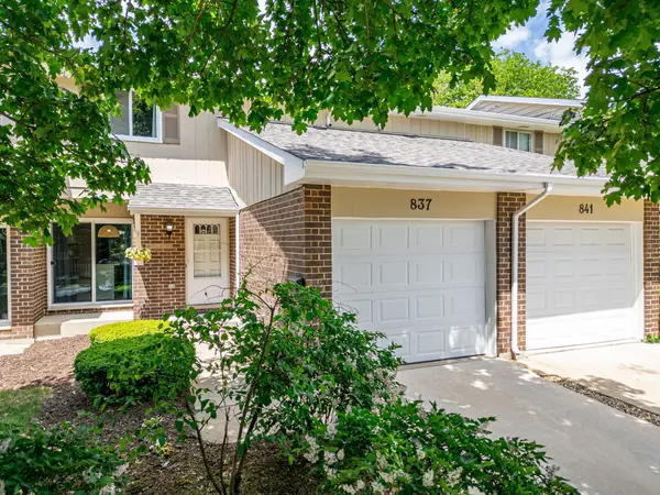 837 Heatherbrook CT, Wheaton, IL 60189