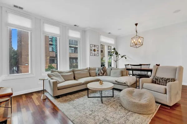 1359 W Fullerton AVE #2E, Chicago, IL 60614
