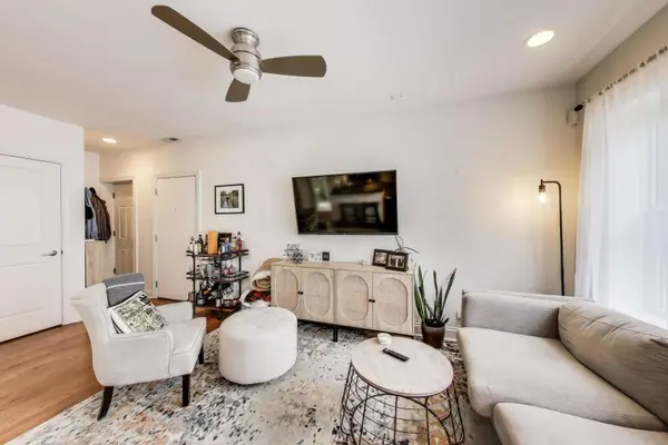 2140 W Addison ST #1C, Chicago, IL 60618
