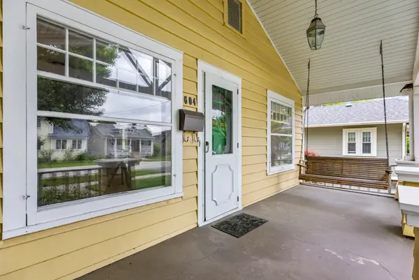 604 Jackson AVE, St. Charles, IL 60174