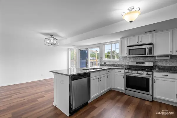 1632 Victoria Park CIR, Aurora, IL 60504