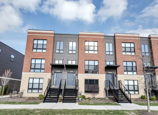 2237 Parkside DR, Schaumburg, IL 60173