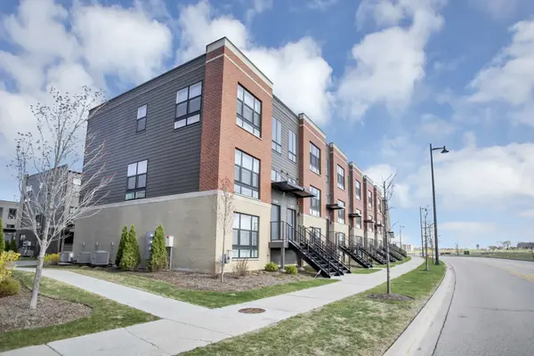 2237 Parkside DR, Schaumburg, IL 60173