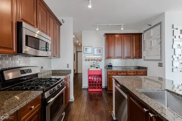330 W Grand AVE #2002, Chicago, IL 60654