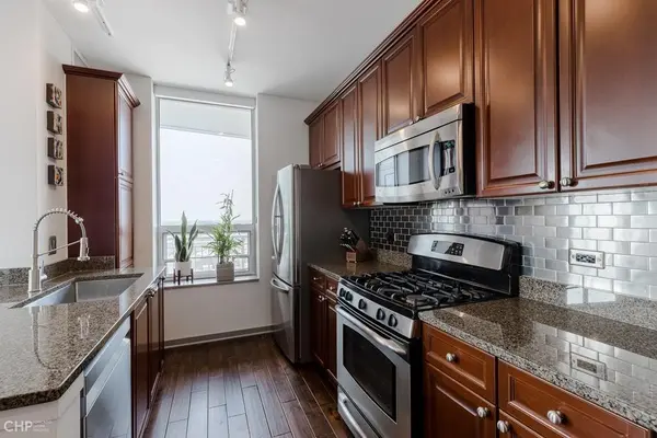 330 W Grand AVE #2002, Chicago, IL 60654
