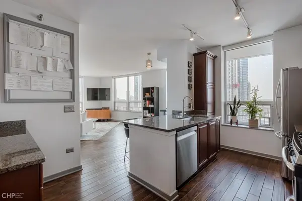 330 W Grand AVE #2002, Chicago, IL 60654