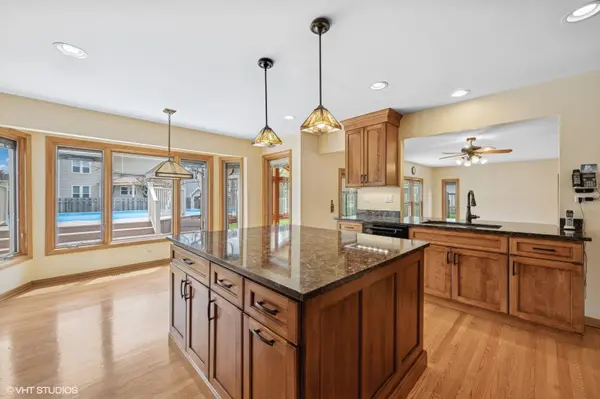 4351 N Cottonwood TRL, Hoffman Estates, IL 60192