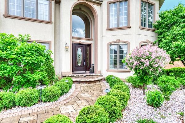 1505 Old Oak PL, Darien, IL 60561