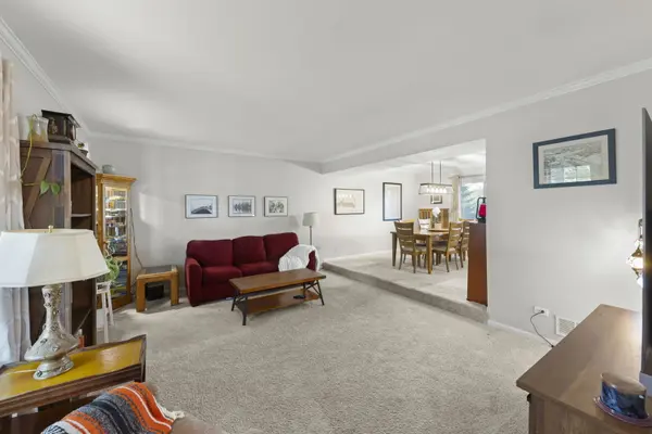 1716 Cedar Glen CT, Libertyville, IL 60048