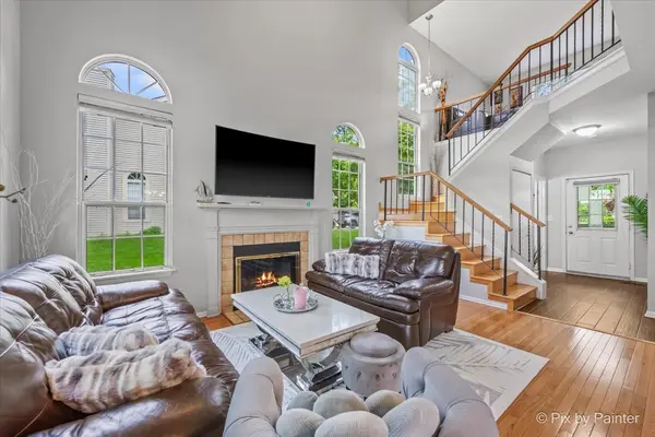 184 Golfview DR, Glendale Heights, IL 60139