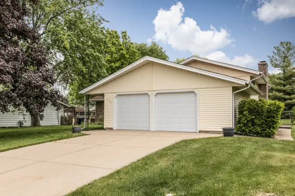 207 N Salem DR, Schaumburg, IL 60194