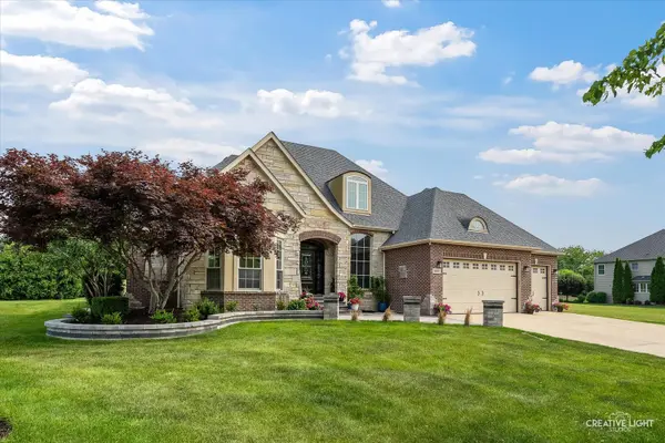800 Diamond Head DR E, Shorewood, IL 60404