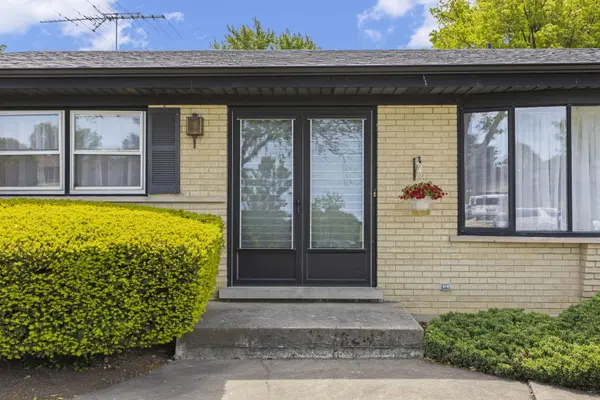 323 E Weathersfield WAY, Schaumburg, IL 60193