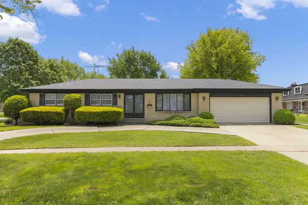 323 E Weathersfield WAY, Schaumburg, IL 60193