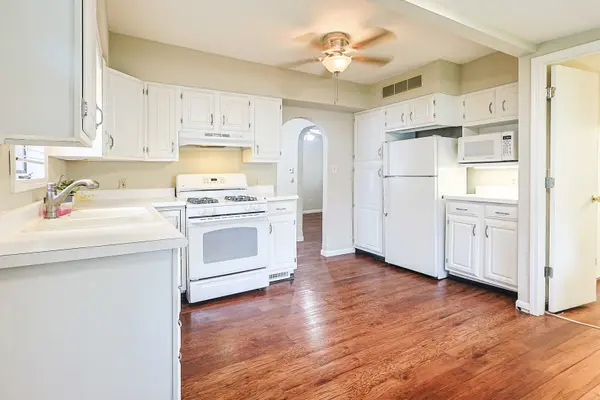 359 Elm ST, Elgin, IL 60123