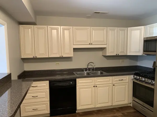 2254 Abbeywood DR #A, Lisle, IL 60532