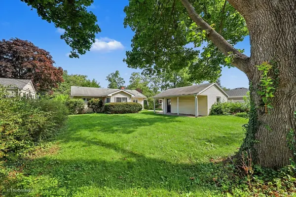 1006 Arbor AVE, Wheaton, IL 60189