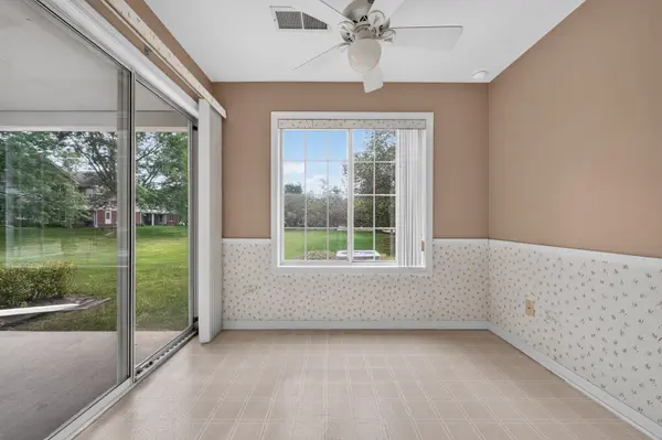 1402 W Hawkes ST #3, Arlington Heights, IL 60004