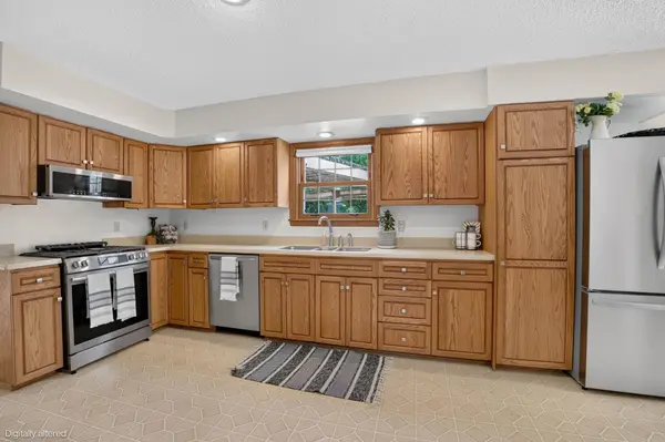 517 Jessica LN, Cedar Falls, IA 50613