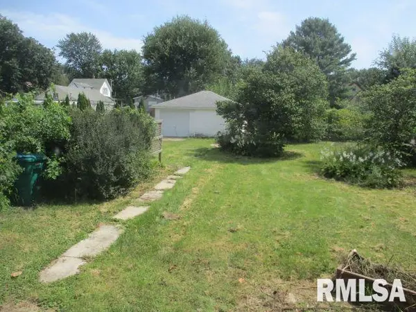 925 Bateman ST, Galesburg, IL 61401