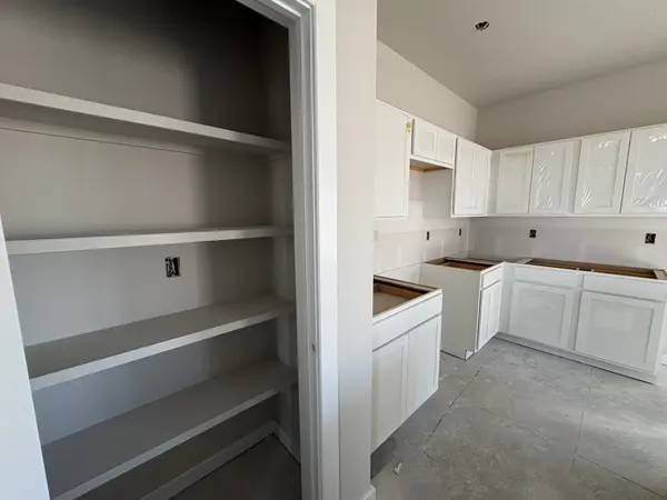 5709 Plumthicket St, Bel Aire, KS 67226