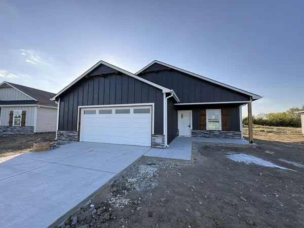 5709 Plumthicket St, Bel Aire, KS 67226