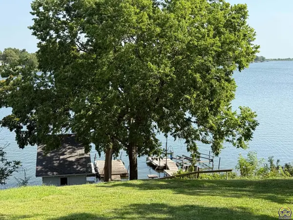 212 S Shore Dr, Council Grove, KS 66846