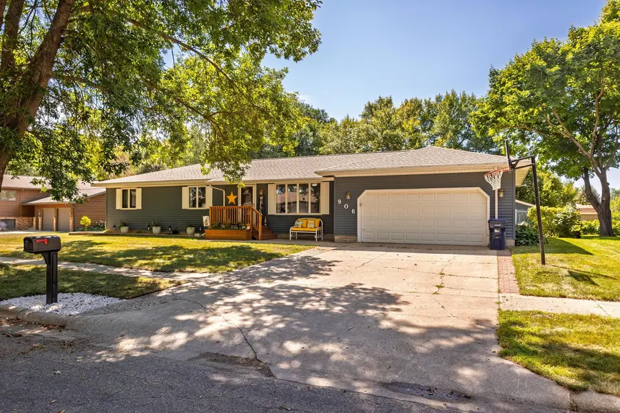 906 10th ST S, Benson, MN 56215