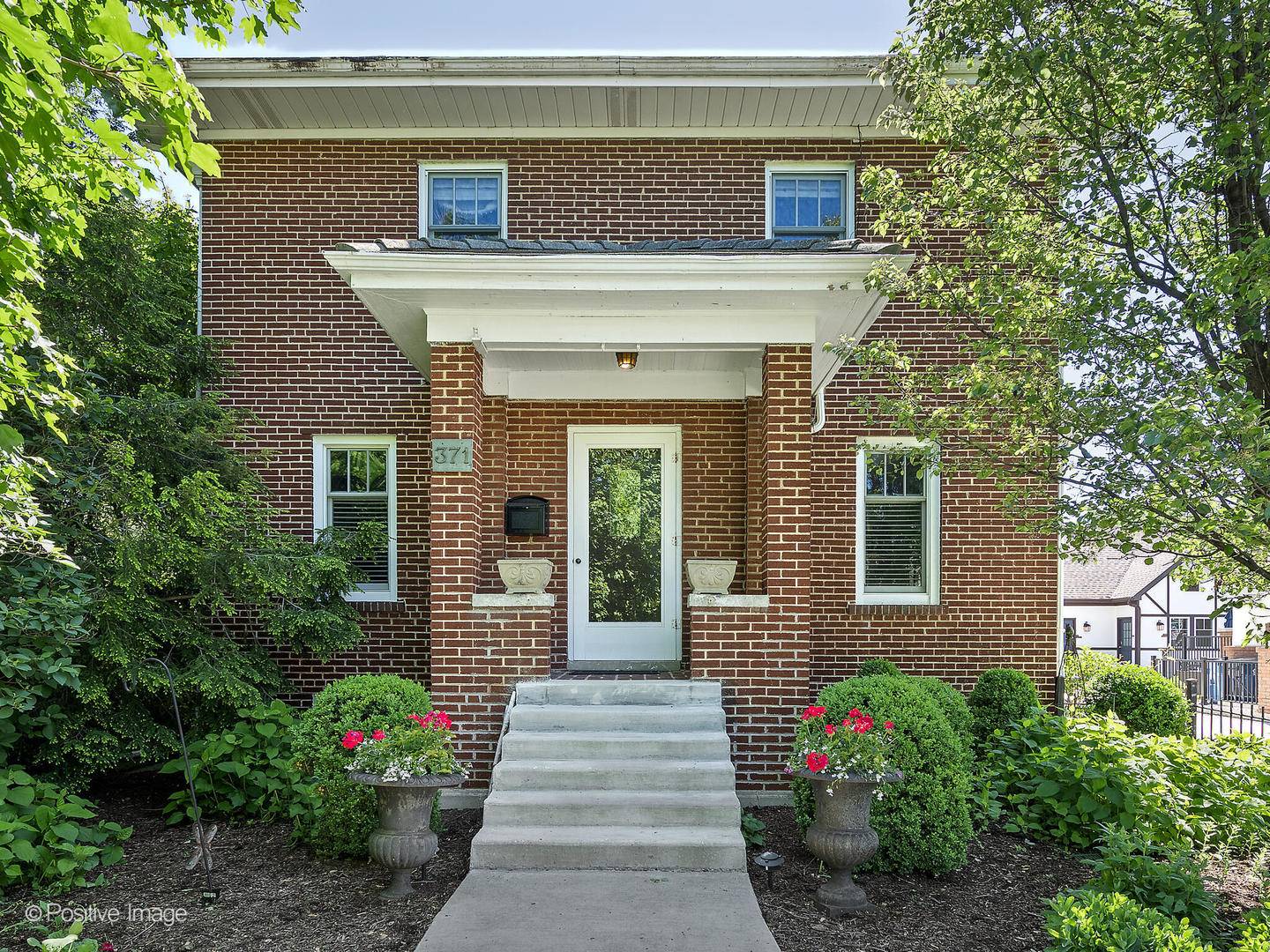 371 S Arlington AVE, Elmhurst, IL 60126