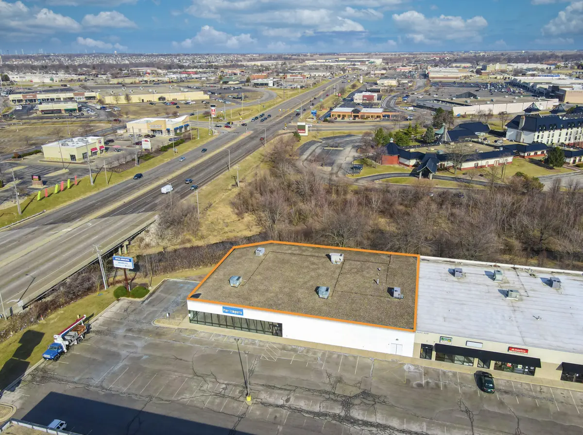 1 Auto Row DR #2, Bloomington, IL 61704