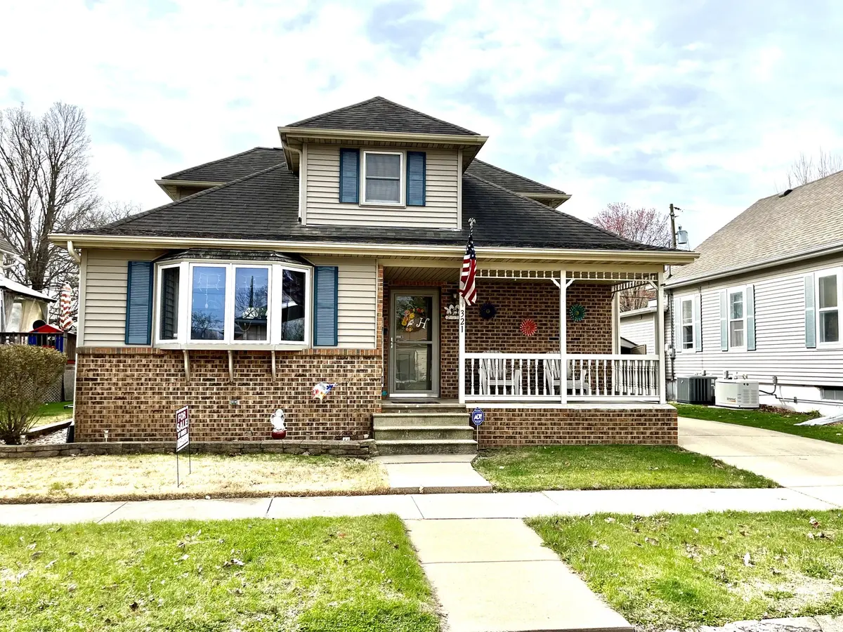 321 E 3rd ST, Depue, IL 61322