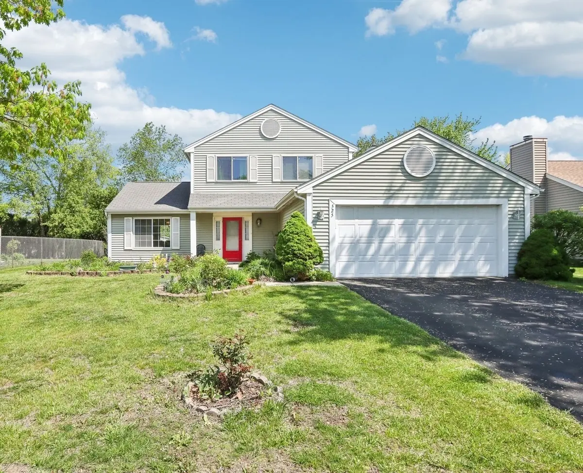 525 Burke DR, Carol Stream, IL 60188