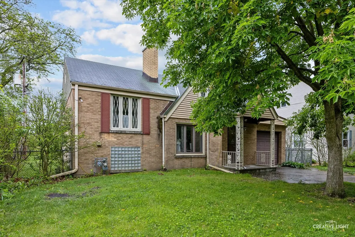 33 Chestnut AVE, Clarendon Hills, IL 60514