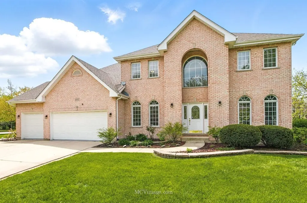 404 Verbena CT, Naperville, IL 60565