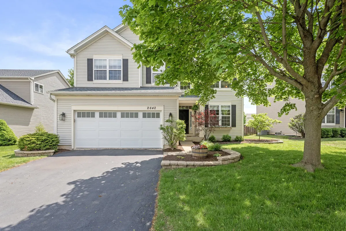 2642 Lundquist DR, Aurora, IL 60503
