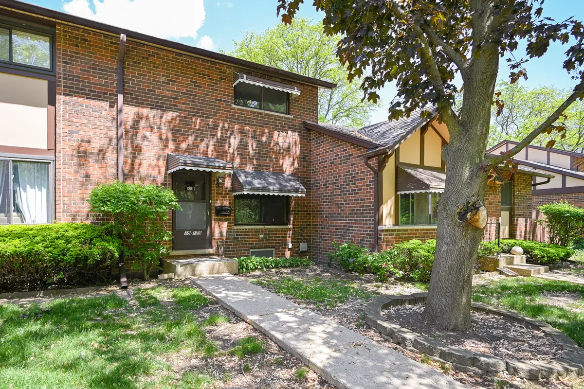 18W170 16th ST, Villa Park, IL 60181