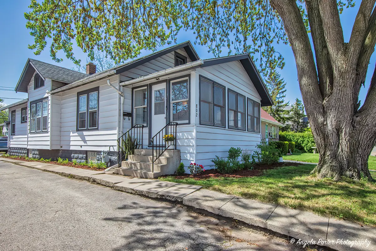 802 N Lewis AVE, Waukegan, IL 60085