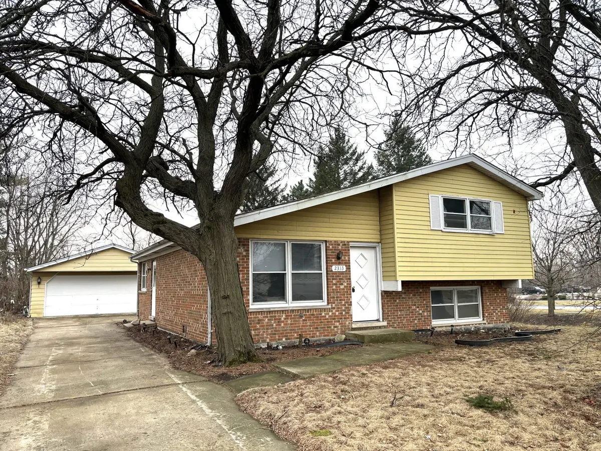 2333 Charmingfare DR, Woodridge, IL 60517