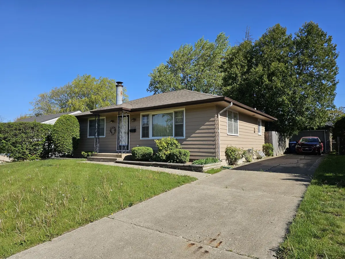 2712 W Grove AVE W, Waukegan, IL 60085