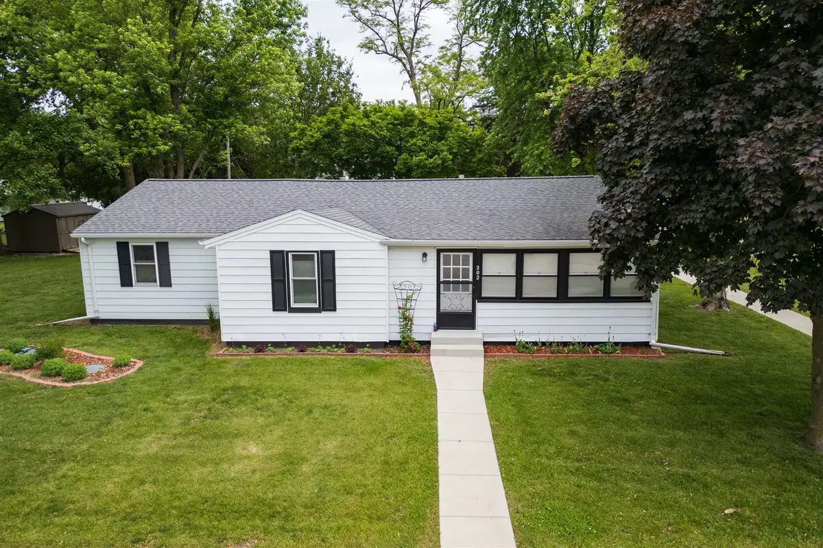 202 N Maple ST, Armington, IL 61721