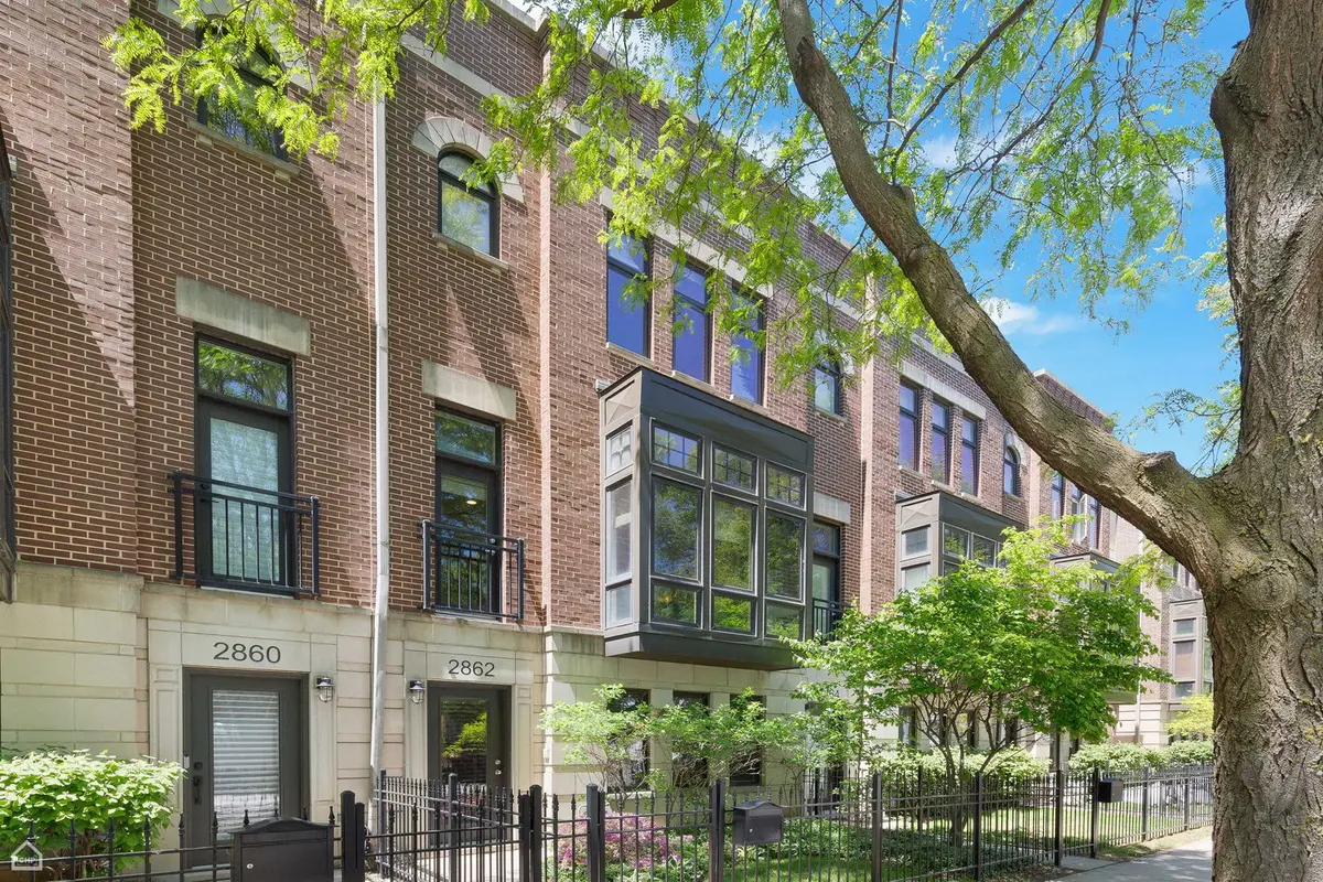 2862 N Paulina ST, Chicago, IL 60657
