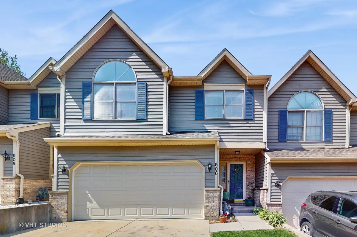 606 River Bluff DR #606, Carpentersville, IL 60110
