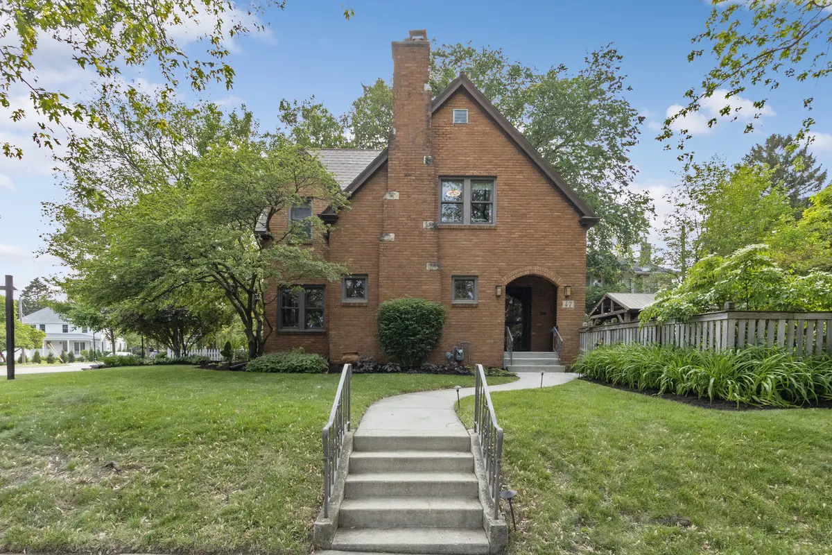 47 S Julian ST, Naperville, IL 60540