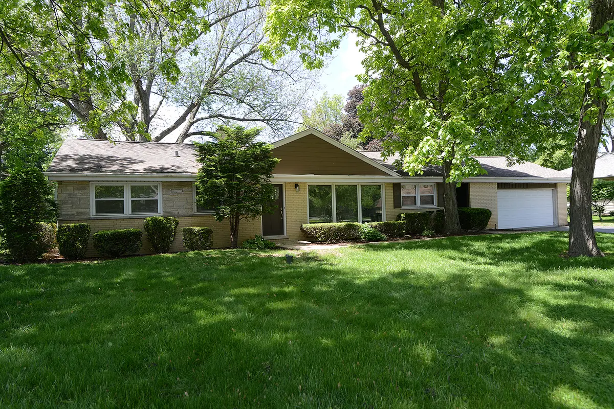 6N002 Laurel DR, Medinah, IL 60157